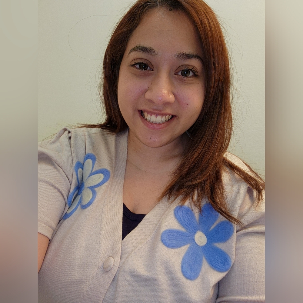 @lauramunoz196 is live! 💜